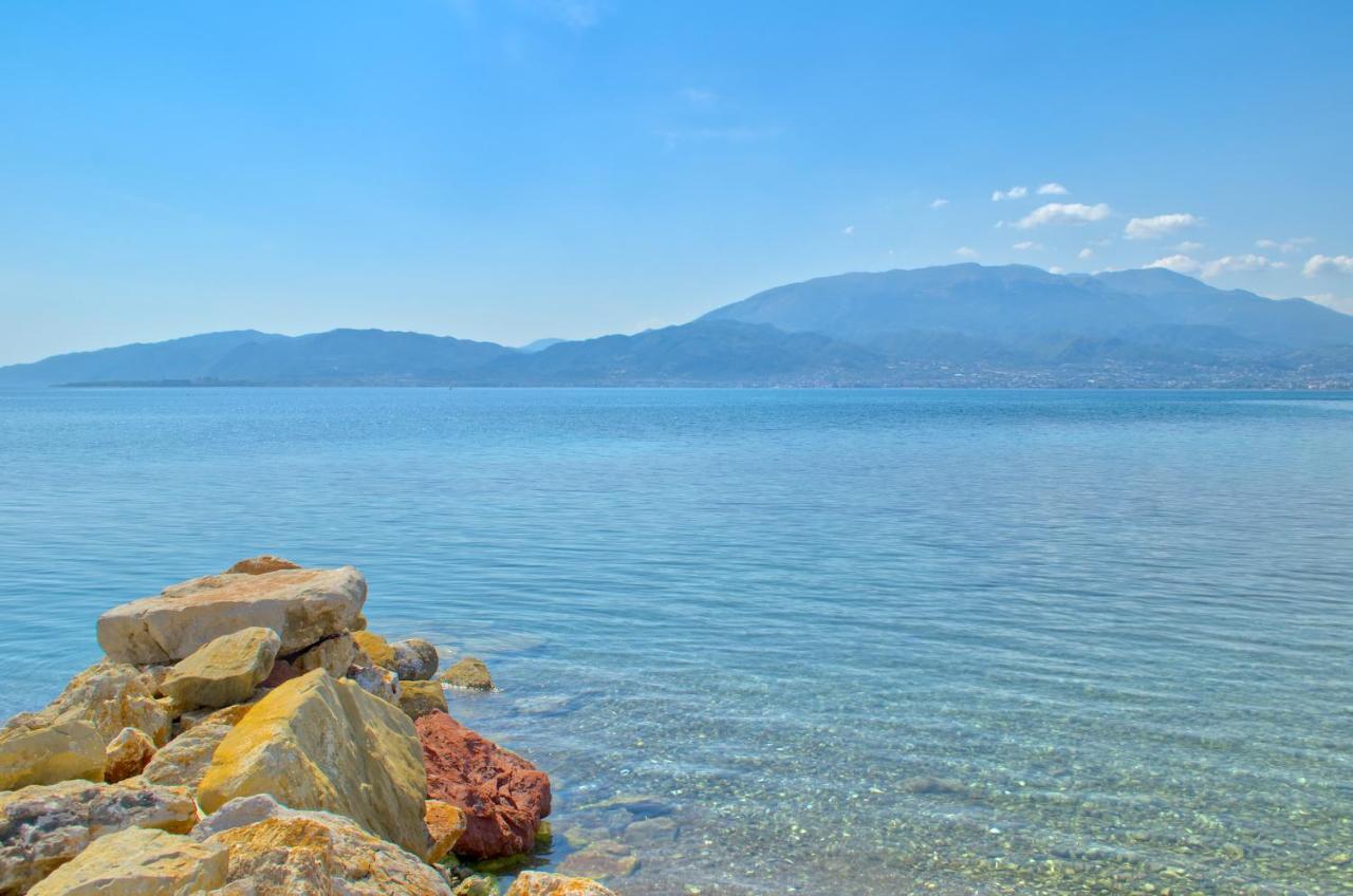 Epipleon Luxury Suites -106- Δωμάτιο 40Τμ Με Βεράντα 45Τμ Μπροστά Στην Θάλασσα Nafpaktos Eksteriør billede